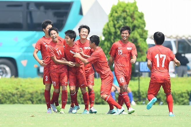 インターハイ3回戦 東福岡 2 1 日大藤沢 ポジショニングで敵を混乱に陥れた2年生mf藤川虎太朗のサッカーセンス サッカーダイジェストweb インターハイ3回戦 東福岡 2 1 日大藤沢 ポジショニングで敵を混乱に陥れた2年生mf藤川虎太朗のサッカーセンス サッカーダイジェストweb