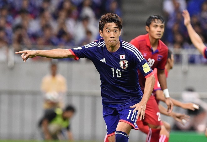 本職のトップ下で輝けなかった香川真司 背番号10のジレンマは続く サッカーダイジェストweb 本職のトップ下で輝けなかった香川真司 背番号10のジレンマは続く サッカーダイジェストweb