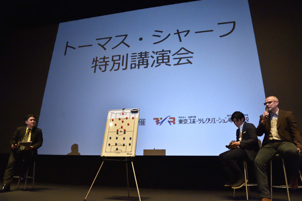 ドイツサッカーの名将トーマス シャーフが来日 東京豊洲で指導者向けの特別講演会 実技指導研修会を開催 サッカーダイジェストweb ドイツサッカーの名将トーマス シャーフが来日 東京豊洲で指導者向けの特別講演会 実技指導研修会を開催 サッカーダイジェストweb