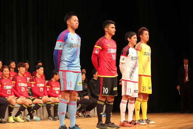 金沢 新体制 大いに盛り上がった 出陣式 昨季以上の飛躍を誓い 新シーズンがスタート サッカーダイジェストweb 金沢 新体制 大いに盛り上がった 出陣式 昨季以上の飛躍を誓い 新シーズンがスタート サッカーダイジェストweb
