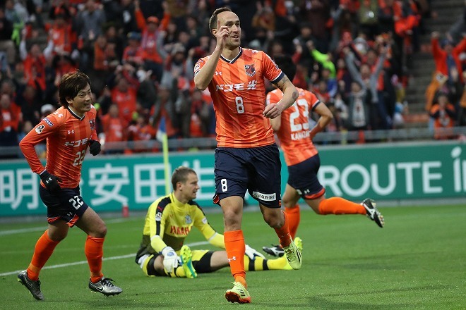 J1クラブの 財政力 クラブ収入の 2本柱 広告料 入場料 をランキング 総合1位は果たして サッカーダイジェストweb J1クラブの 財政力 クラブ収入の 2本柱 広告料 入場料 をランキング 総合1位は果たして サッカーダイジェストweb