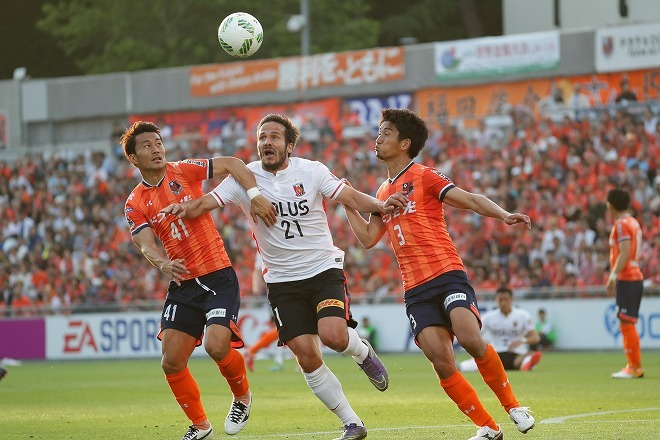 J１採点 寸評 大宮 浦和 白熱のさいたまダービーは 今季一番苦しんだ 浦和が勝利 右足のハーフボレーを叩き込んだ柏木陽介をmomに選出 サッカー ダイジェストweb