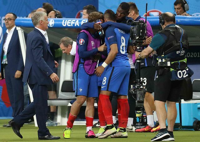 フランス 2 1 ルーマニア 採点 寸評 最高殊勲者は文句なしでパイエ しかし全体的にはルーマニアの方が高評価 サッカーダイジェストweb フランス 2 1 ルーマニア 採点 寸評 最高殊勲者は文句なしでパイエ しかし全体的にはルーマニアの方が高評価 サッカーダイジェストweb