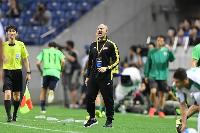 日本代表 イラク代表監督 韓国人主審の判定に激怒 日本のサポートをしているんじゃないか サッカーダイジェストweb