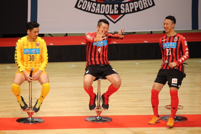 札幌 新体制 小野伸二の背番号は44 タイのメッシ ことチャナティップもイベントに登場 サッカーダイジェストweb 札幌 新体制 小野伸二の背番号は44 タイのメッシ ことチャナティップもイベントに登場 サッカーダイジェストweb
