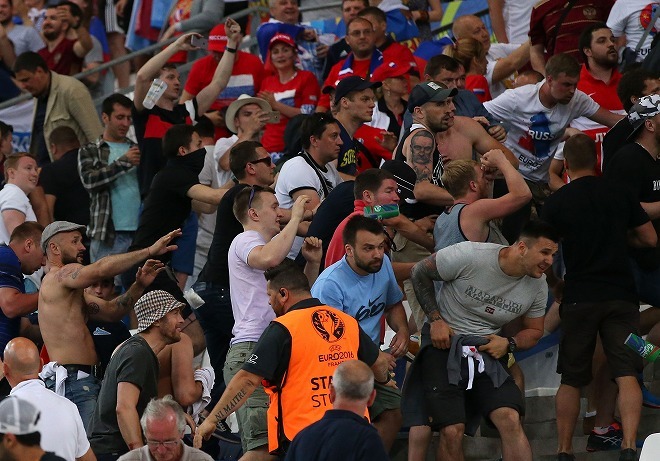 「暴力の祭典になる」とロシアのフーリガン集団が来夏のW杯での暴動を予告 サッカーダイジェストWeb