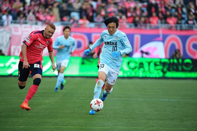 中村俊輔に直撃 磐田デビューの開幕戦で意識したのは意外にも 守備のスイッチ役 サッカーダイジェストweb 中村俊輔に直撃 磐田デビューの開幕戦で意識したのは意外にも 守備のスイッチ役 サッカーダイジェストweb