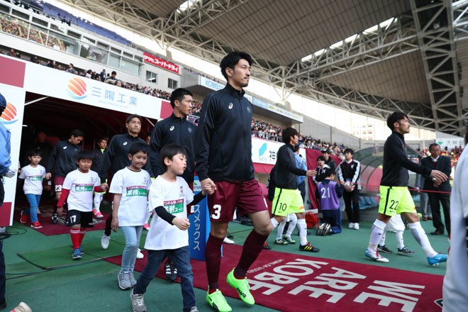 神戸 １ ３ 浦和 Photo 神戸出身の柏木が２得点 １アシストの大爆発 サッカーダイジェストweb