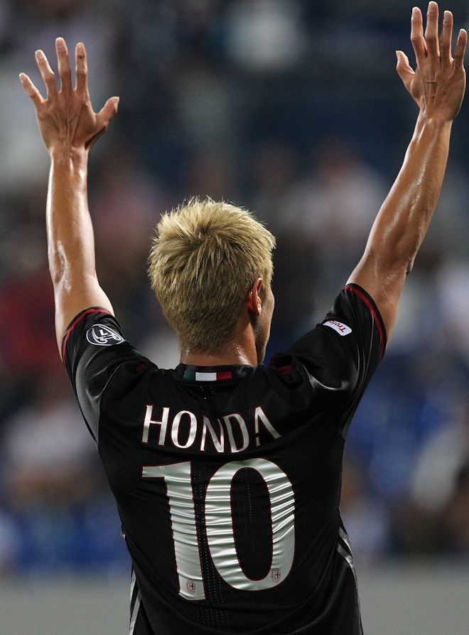 ミラン番記者 本田圭佑の 背番号10がベンチ要員 という状況にファンは サッカーダイジェストweb ミラン番記者 本田圭佑の 背番号10がベンチ要員 という状況にファンは サッカーダイジェストweb