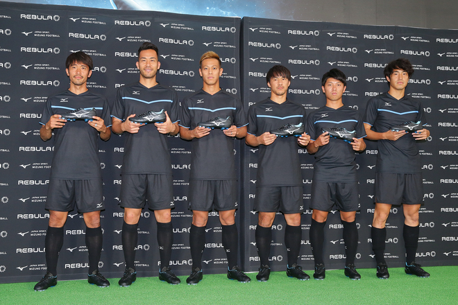 吉田麻也 岡崎慎司らがミズノのイベントに登場 本田圭佑はサッカー少年に熱弁振るう サッカーダイジェストweb 吉田麻也 岡崎慎司らがミズノのイベントに登場 本田圭佑はサッカー少年に熱弁振るう サッカーダイジェストweb