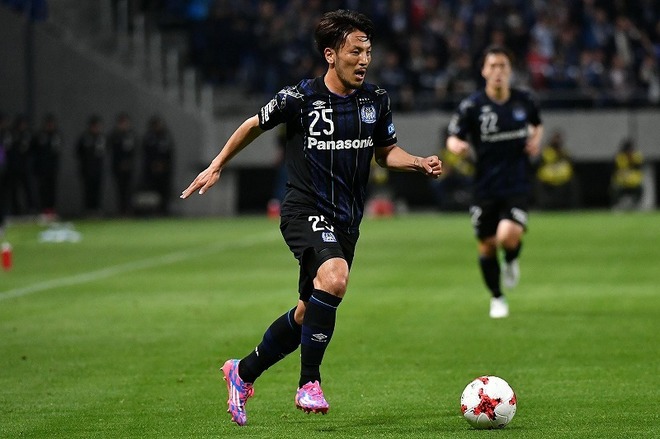 先輩 中村俊輔と後輩 堂安律 藤本淳吾が 25番 でつながるふたりについて言及 サッカーダイジェストweb 先輩 中村俊輔と後輩 堂安律 藤本淳吾が 25番 でつながるふたりについて言及 サッカーダイジェストweb