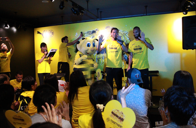 ドルトムントが来日 ヴァイデンフェラーとトプラクが原宿で開催されたトークショーに登場 サッカーダイジェストweb ドルトムントが来日 ヴァイデンフェラーとトプラクが原宿で開催されたトークショーに登場 サッカーダイジェストweb