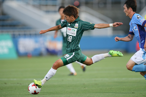 横浜fc１ ０岐阜 Photo ジョン チュングンの１発で横浜fcが連敗を４でストップ サッカーダイジェストweb