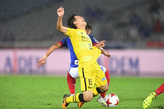 横浜 柏 プレー検証 失点につながった喜田拓也のタックルは本当にファウルだったのか サッカーダイジェストweb 横浜 柏 プレー検証 失点につながった喜田拓也のタックルは本当にファウルだったのか サッカーダイジェストweb