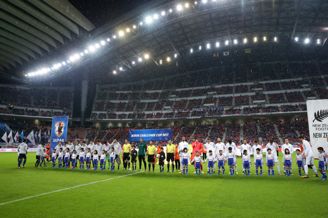 日本代表photo 日本勝利 土砂降りの豊田スタジアムに集結した多くのサポーターが歓喜 サッカーダイジェストweb