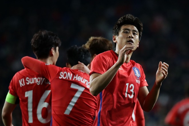 韓国メディアが手の平返しの大絶賛 攻撃面で革新的な進化 と代表チームを褒めちぎる サッカーダイジェストweb 韓国メディアが手の平返しの大絶賛 攻撃面で革新的な進化 と代表チームを褒めちぎる サッカーダイジェストweb