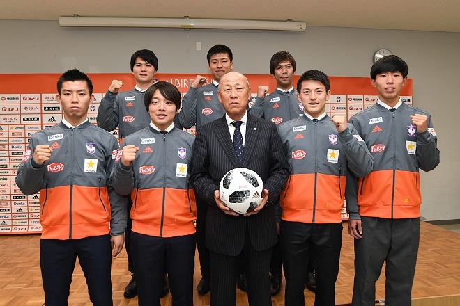 新潟 新体制 ブラジル人 ゼロ でスタートを切るも 強化部長はさらなる補強を示唆 サッカーダイジェストweb 新潟 新体制 ブラジル人 ゼロ でスタートを切るも 強化部長はさらなる補強を示唆 サッカーダイジェストweb