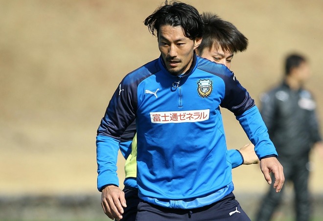 25秒間で何回リフティングできる 川崎 家長昭博が叩き出した回数は驚愕の サッカーダイジェストweb 25秒間で何回リフティングできる 川崎 家長昭博が叩き出した回数は驚愕の サッカーダイジェストweb