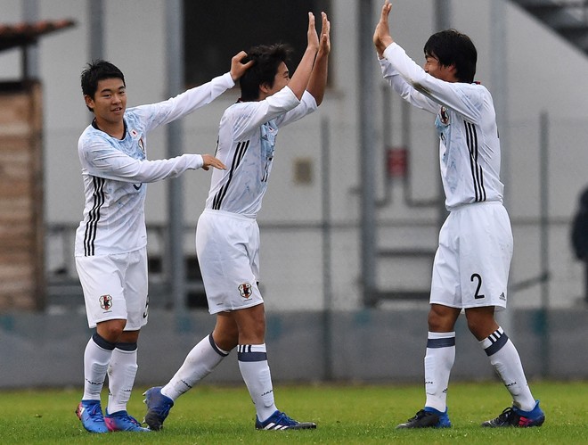 U 16日本代表がチェコに勝利 Uaeでの国際大会を2勝1敗の2位でフィニッシュ サッカーダイジェストweb U 16日本代表がチェコに勝利 Uaeでの国際大会を2勝1敗の2位でフィニッシュ サッカーダイジェストweb