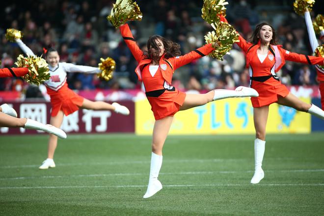 Photo 清水を彩る美女チアリーダー オレンジウェーブ サッカーダイジェストweb