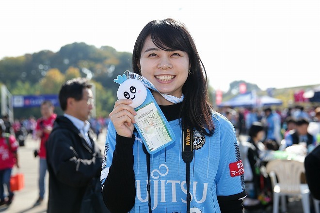 Photo 川崎フロンターレを応援する美女サポーターたち サッカーダイジェストweb