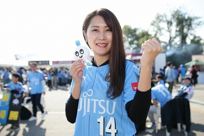 Photo 川崎フロンターレを応援する美女サポーターたち サッカーダイジェストweb