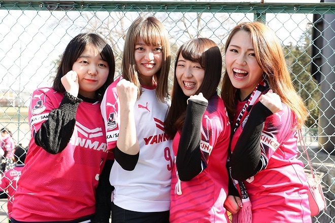 Photo セレッソ大阪を応援する美女サポーターたち サッカーダイジェストweb