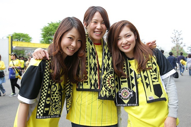 Photo 柏レイソルを応援する美女サポーターたち サッカーダイジェストweb Photo 柏レイソルを応援する美女サポーターたち サッカーダイジェストweb