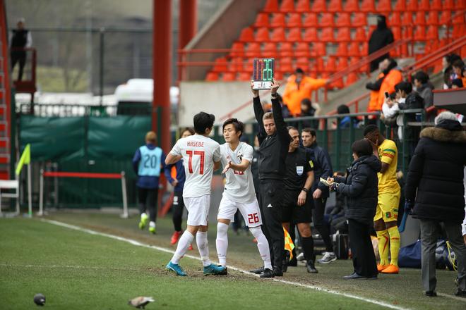 日本代表 井手口の背中は見えたか 必ず追い越す と誓った三竿健斗への期待感 サッカーダイジェストweb 日本代表 井手口の背中は見えたか 必ず追い越す と誓った三竿健斗への期待感 サッカーダイジェストweb