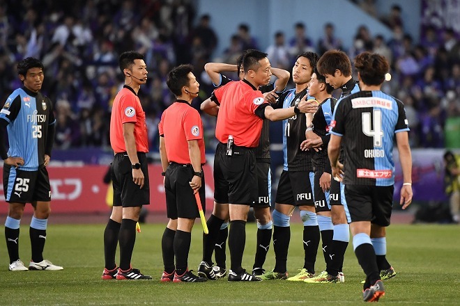 なぜオフサイドに 疑惑の判定 でゴールを取り消された川崎の選手たちの声は サッカーダイジェストweb なぜオフサイドに 疑惑の判定 でゴールを取り消された川崎の選手たちの声は サッカーダイジェストweb