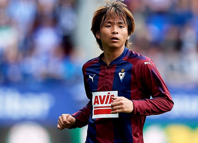 日本代表mf 乾貴士が豪華アーティストとの3ショットを公開 すげぇ 羨ましすぎる とファン興奮 サッカーダイジェストweb 日本代表mf 乾貴士が豪華アーティストとの3ショットを公開 すげぇ 羨ましすぎる とファン興奮 サッカーダイジェストweb