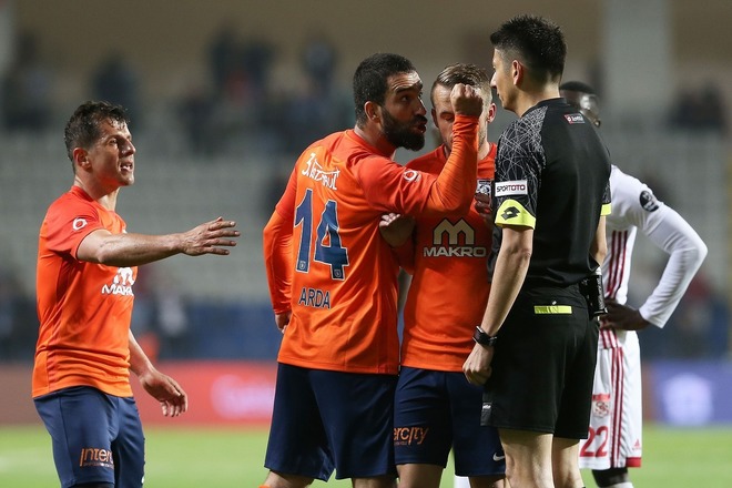お前らみんな恥を知れ 審判団に暴行 暴言のトルコ代表mfに超厳罰が下る サッカーダイジェストweb お前らみんな恥を知れ 審判団に暴行 暴言のトルコ代表mfに超厳罰が下る サッカーダイジェストweb