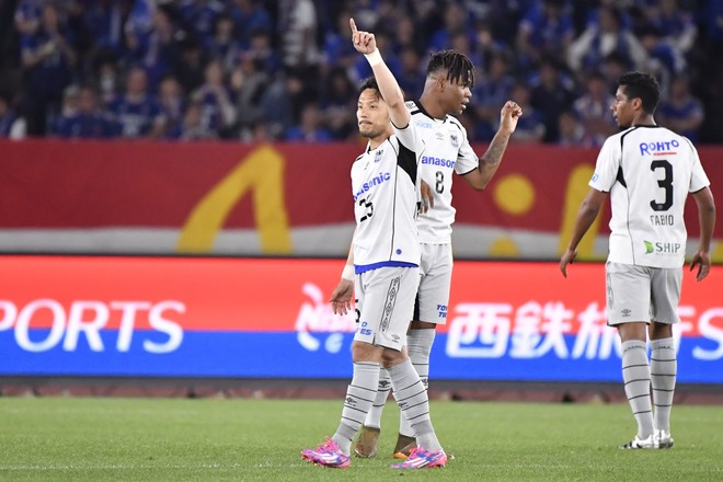 すげえ ゴラッソ 青黒軍団のレフティーが決めた50m超弾が話題沸騰 サッカーダイジェストweb すげえ ゴラッソ 青黒軍団のレフティーが決めた50m超弾が話題沸騰 サッカーダイジェストweb