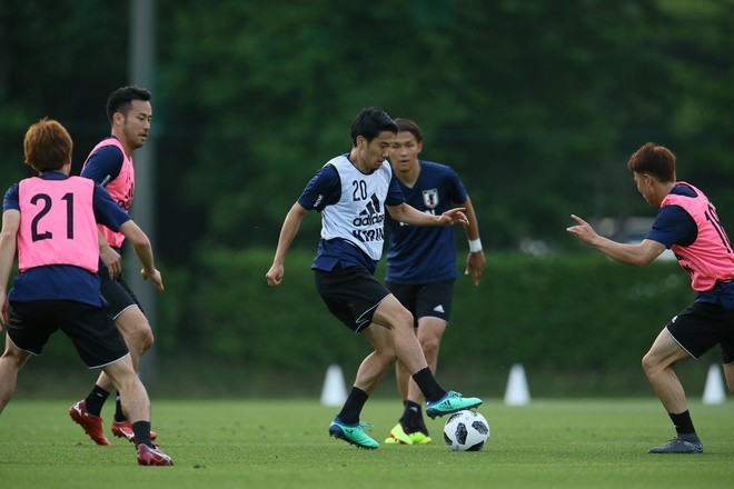 日本代表 合宿2日目も海外組10名がトレーニング 気になる乾 岡崎の状態は サッカーダイジェストweb 日本代表 合宿2日目も海外組10名がトレーニング 気になる乾 岡崎の状態は サッカーダイジェストweb