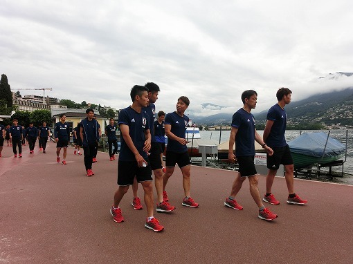日本代表 スイス戦前に 全員散歩 で一致団結 サッカーダイジェストweb 日本代表 スイス戦前に 全員散歩 で一致団結 サッカーダイジェストweb