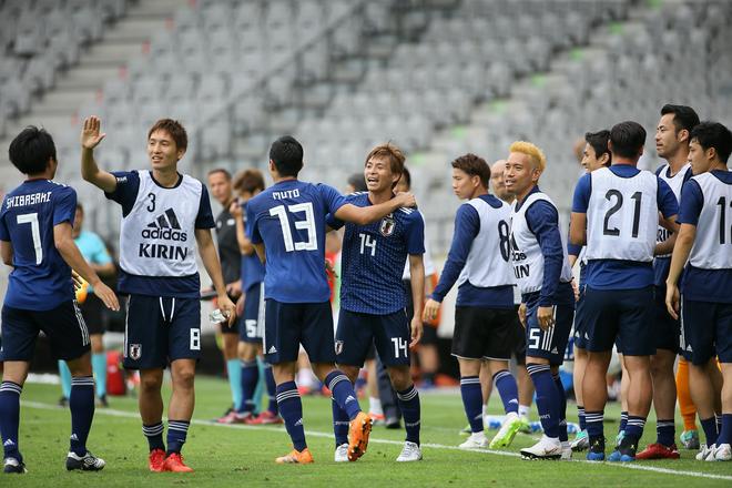 金田喜稔がパラグアイ戦を斬る 際立ったコンパクトネスのなか 個で輝いたのは サッカーダイジェストweb 金田喜稔がパラグアイ戦を斬る 際立ったコンパクトネスのなか 個で輝いたのは サッカーダイジェストweb