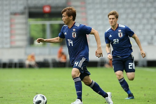 パラグアイ戦の勝因は 柴崎の縦パス 乾のカットイン そしてもうひとつは サッカーダイジェストweb パラグアイ戦の勝因は 柴崎の縦パス 乾のカットイン そしてもうひとつは サッカーダイジェストweb
