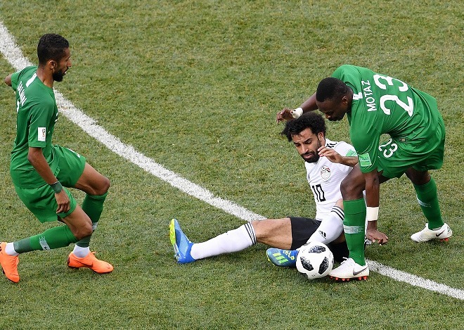 サウジアラビア 2 1 エジプト W杯選手採点 ラストプレーで決着をつけたサウジを高評 サラーは先制点を挙げるも サッカーダイジェストweb サウジアラビア 2 1 エジプト W杯選手採点 ラストプレーで決着をつけたサウジを高評 サラーは先制点を挙げるも サッカーダイジェストweb