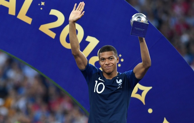 衝撃ミドルで4点目 記録づくめの19歳エムバペが 史上2番目に若い w杯決勝得点者に ロシアw杯 サッカーダイジェストweb 衝撃ミドルで4点目 記録づくめの19歳エムバペが 史上2番目に若い w杯決勝得点者に ロシアw杯 サッカーダイジェストweb