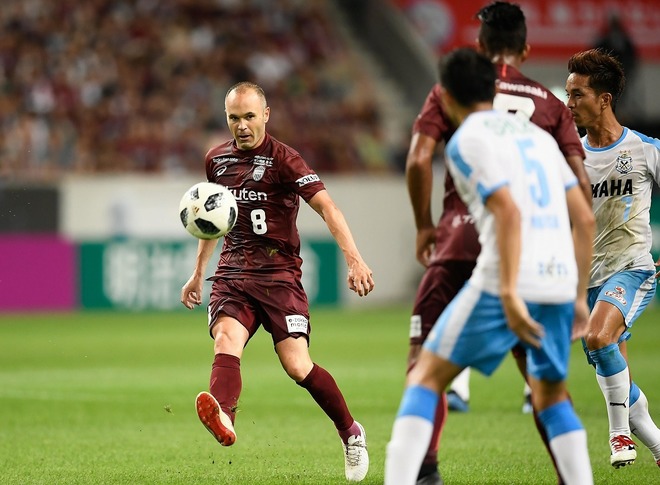 イニエスタ夫妻が大阪ミナミの戎橋に登場 世界的名手がまさかの おもしろ顔 も サッカーダイジェストweb イニエスタ夫妻が大阪ミナミの戎橋に登場 世界的名手がまさかの おもしろ顔 も サッカーダイジェストweb