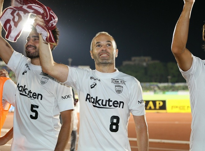 ずっと魔法にかかっていた イニエスタがついに家族5人で 夢の国 に上陸 サッカーダイジェストweb ずっと魔法にかかっていた イニエスタがついに家族5人で 夢の国 に上陸 サッカーダイジェストweb