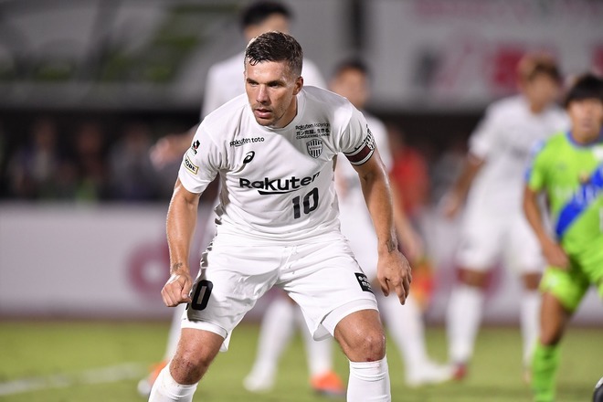 ポドルスキが日本vsコスタリカ戦の会場に登場 一緒に観戦しているのは サッカーダイジェストweb ポドルスキが日本vsコスタリカ戦の会場に登場 一緒に観戦しているのは サッカーダイジェストweb