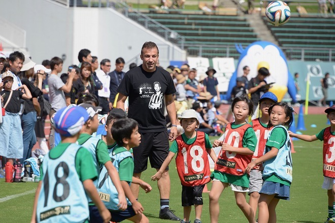 岐阜にデル ピエロがやって来た 本人が明かした来訪の理由は 誰だか知らない 笑 日本のギッフィーから サッカーダイジェストweb