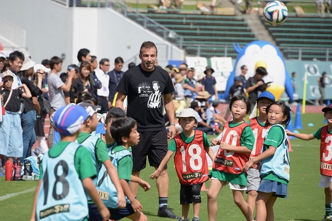 岐阜にデル ピエロがやって来た 本人が明かした来訪の理由は 誰だか知らない 笑 日本のギッフィーから サッカーダイジェストweb 岐阜にデル ピエロがやって来た 本人が明かした来訪の理由は 誰だか知らない 笑 日本のギッフィーから サッカーダイジェストweb