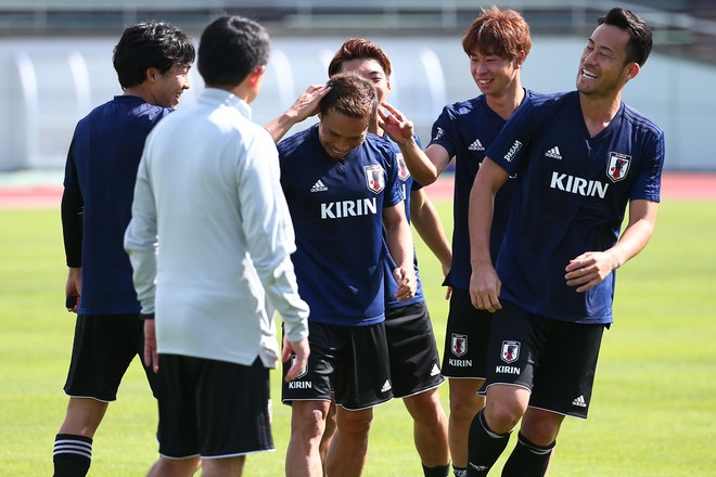 代表メンバーが焼肉決起会へ 長友の 熱血語り の餌食になったのは 皆さんこんな上司 先輩にならないように 笑 サッカーダイジェストweb