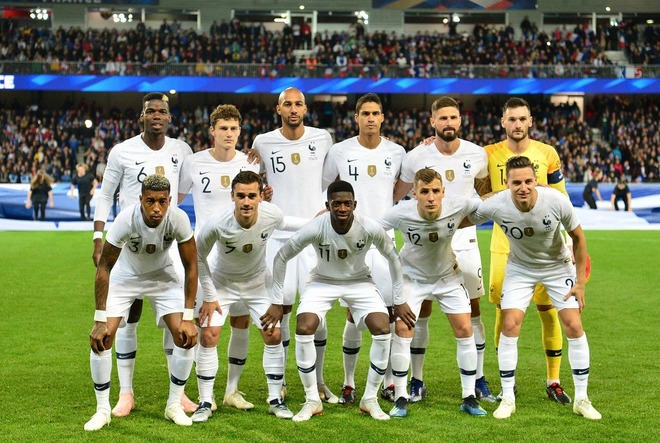 ミッキーも嬉しかっただろう フランス代表の豪華四銃士が 夢の国 で大ハシャギ サッカーダイジェストweb