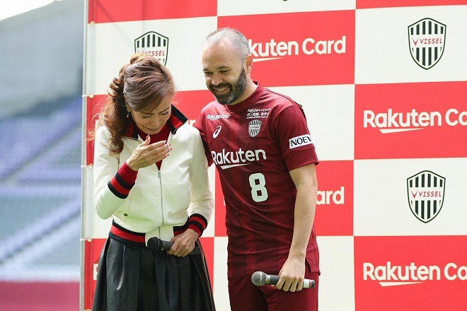 【神戸】小柳ルミ子、号泣!憧れのイニエスタを目の前に ...