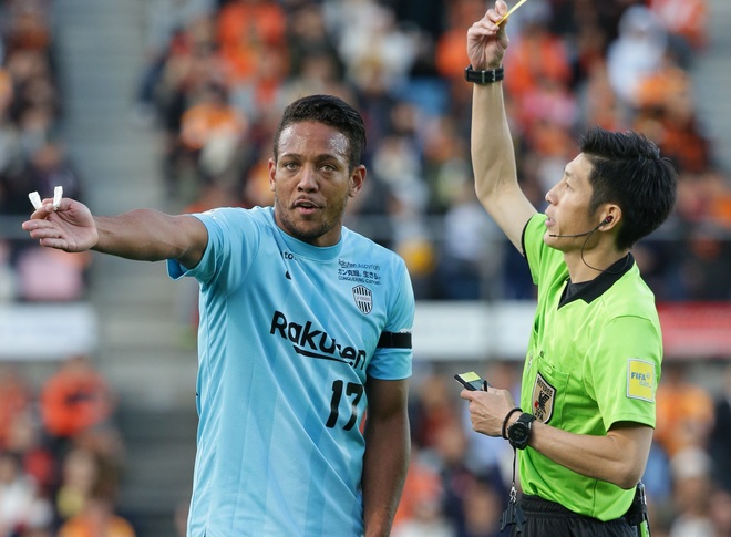 原因はレフェリーの勘違い 元w杯主審 上川徹氏が語った前代未聞at18分超えの経緯は サッカーダイジェストweb 原因はレフェリーの勘違い 元w杯主審 上川徹氏が語った前代未聞at18分超えの経緯は サッカーダイジェストweb