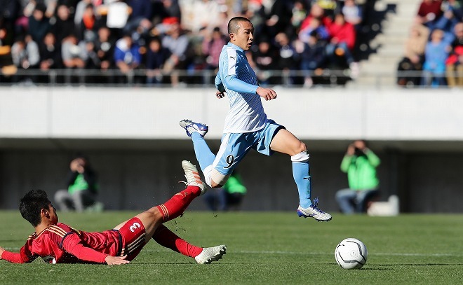 選手権 交通事故でサブ起用の徳島市立fw岡 穴開きスパイクで流経指揮官も絶賛の一撃 サッカーダイジェストweb