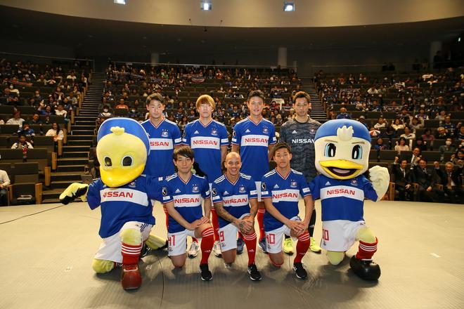 横浜 新体制 李忠成や三好康児ほか新戦力は7人 新10番は 新たな補強も サッカーダイジェストweb 横浜 新体制 李忠成や三好康児ほか新戦力は7人 新10番は 新たな補強も サッカーダイジェストweb